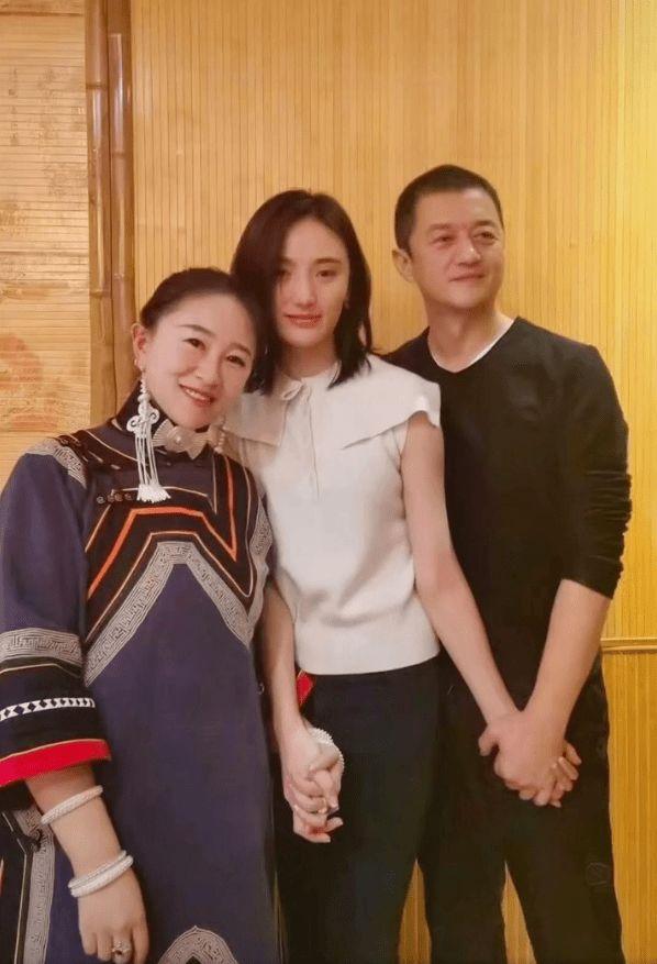 拍婚纱照能带朋友吗_婚纱能照拍朋友圈文案吗_能跟朋友拍婚纱照吗